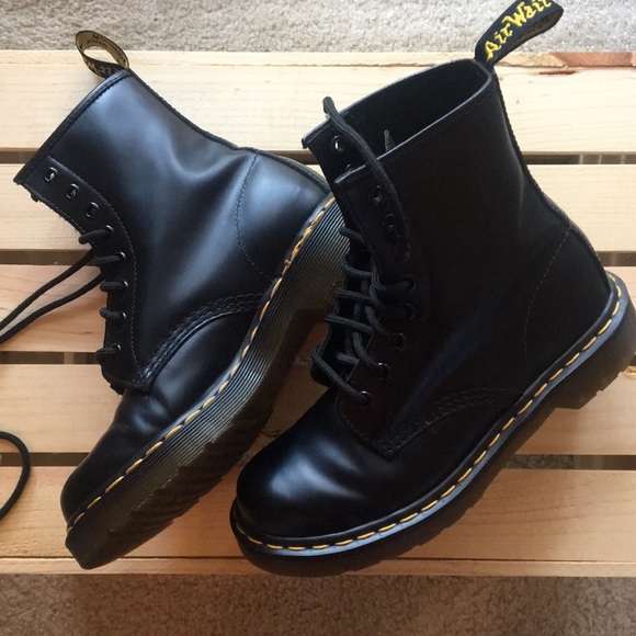 dr martens black boots size 5